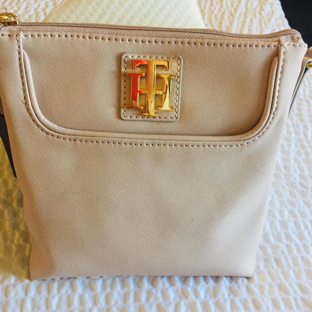 Tommy Hilfiger Women Cream Crossbody Bag - Picture 2 of 16